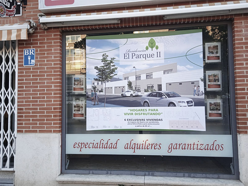 Vinilo para escaparate en inmobiliaria